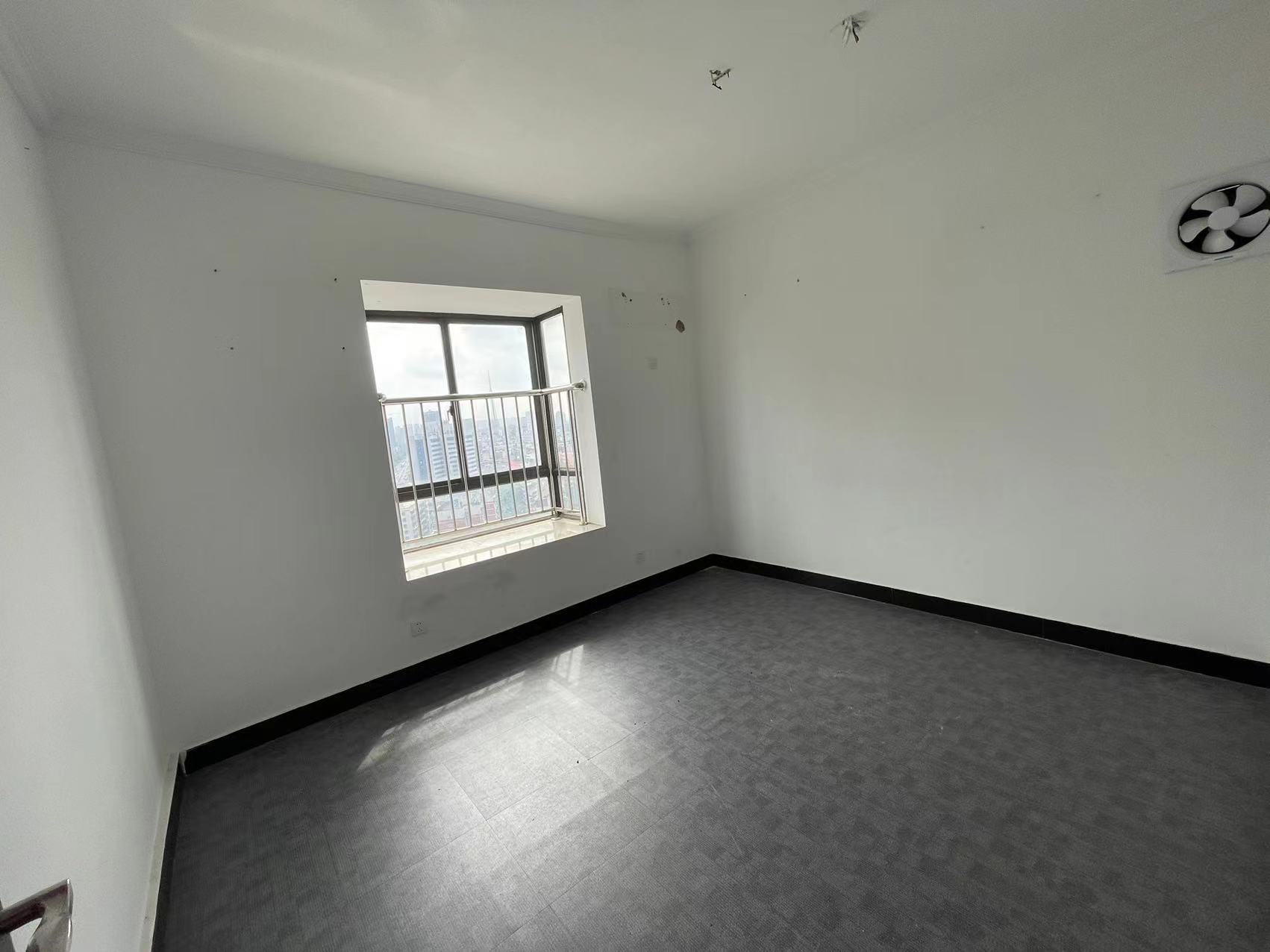 水岸春天 4室2厅2卫 118.0万 水岸春天 4室2厅2卫 118.0万客厅