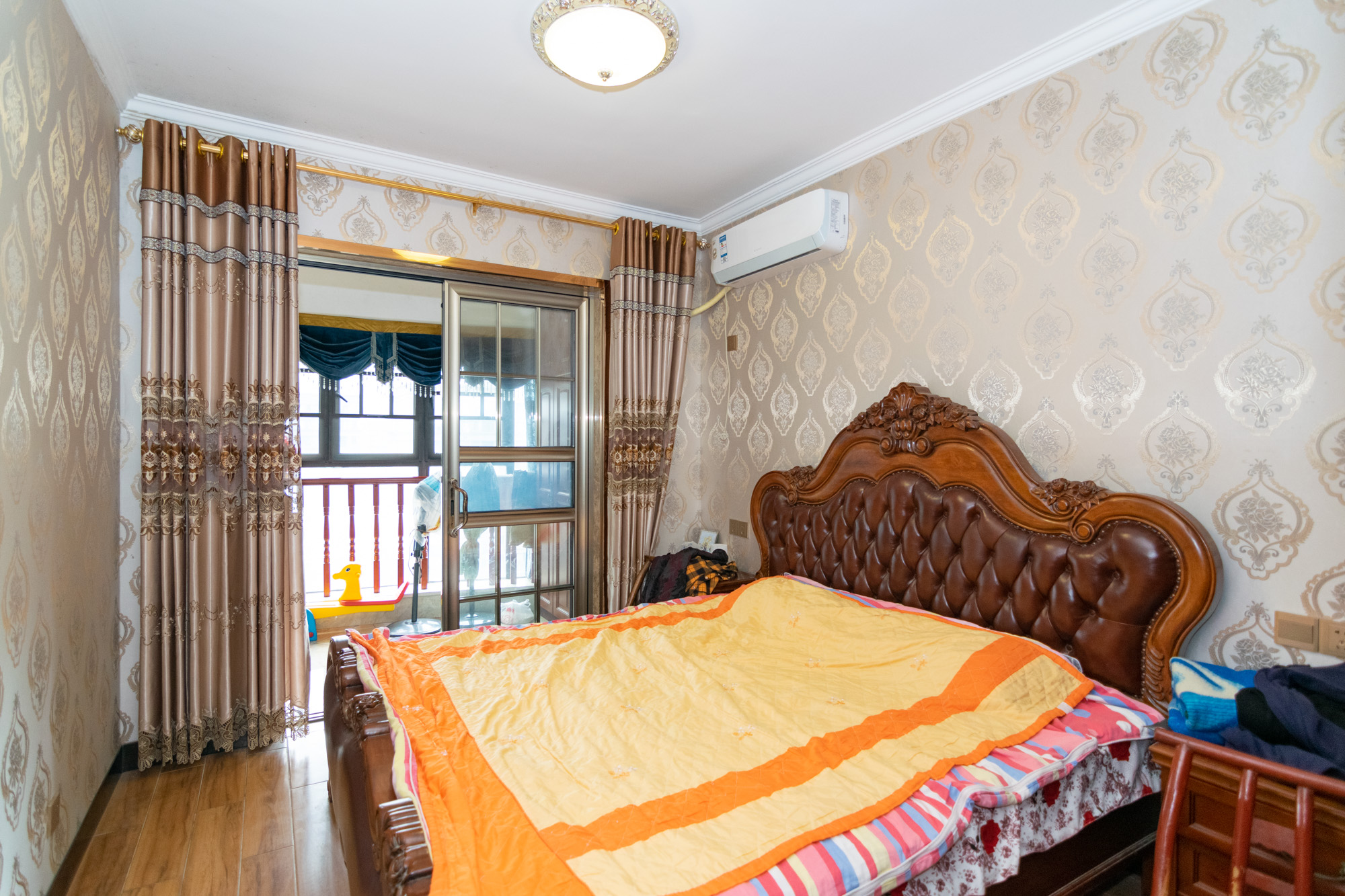 润和紫郡一期 5室2厅2卫 145.0万 润和紫郡一期 5室2厅2卫 145.0万卧室