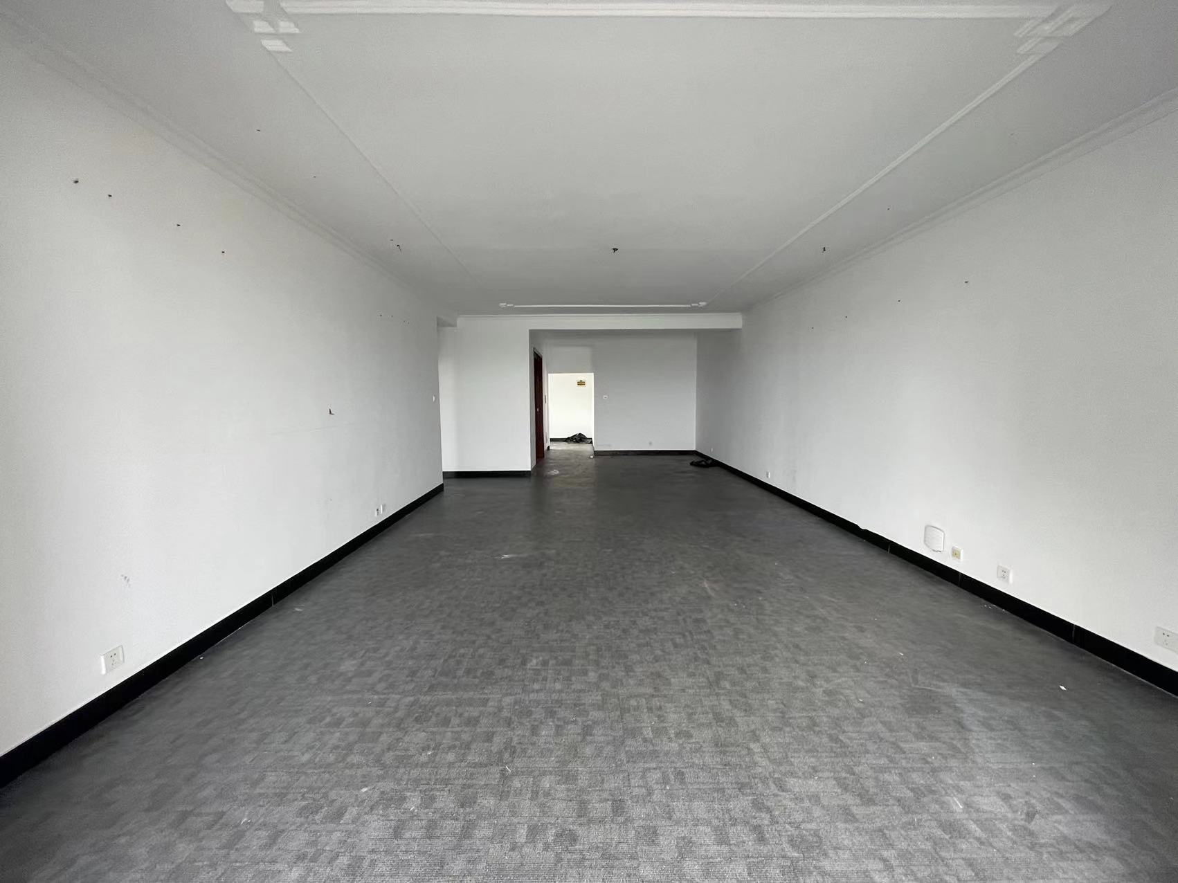 水岸春天 4室2厅2卫 118.0万 水岸春天 4室2厅2卫 118.0万客厅