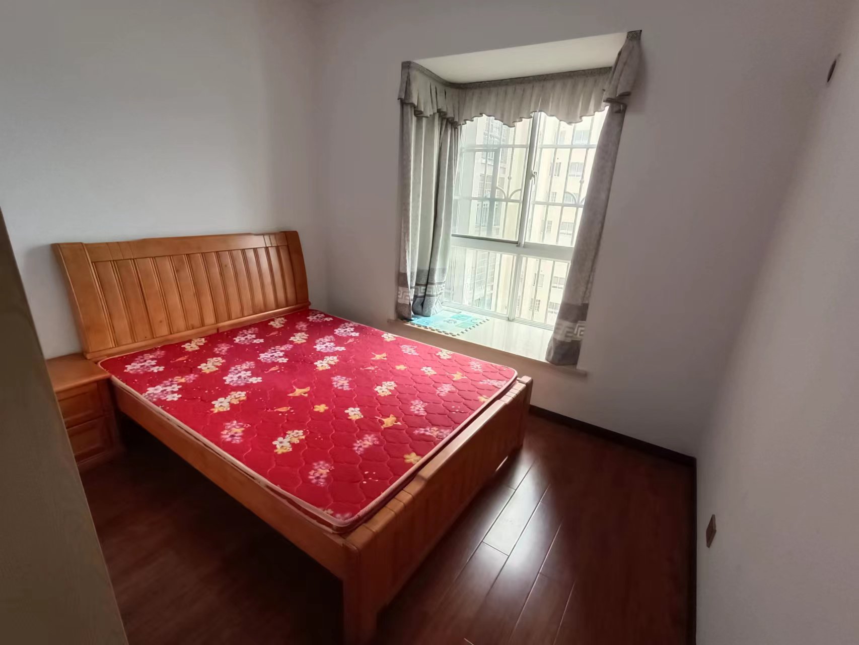 玫瑰名城梧桐园 4室2厅2卫 84.0万 玫瑰名城梧桐园 4室2厅2卫 84.0万客厅