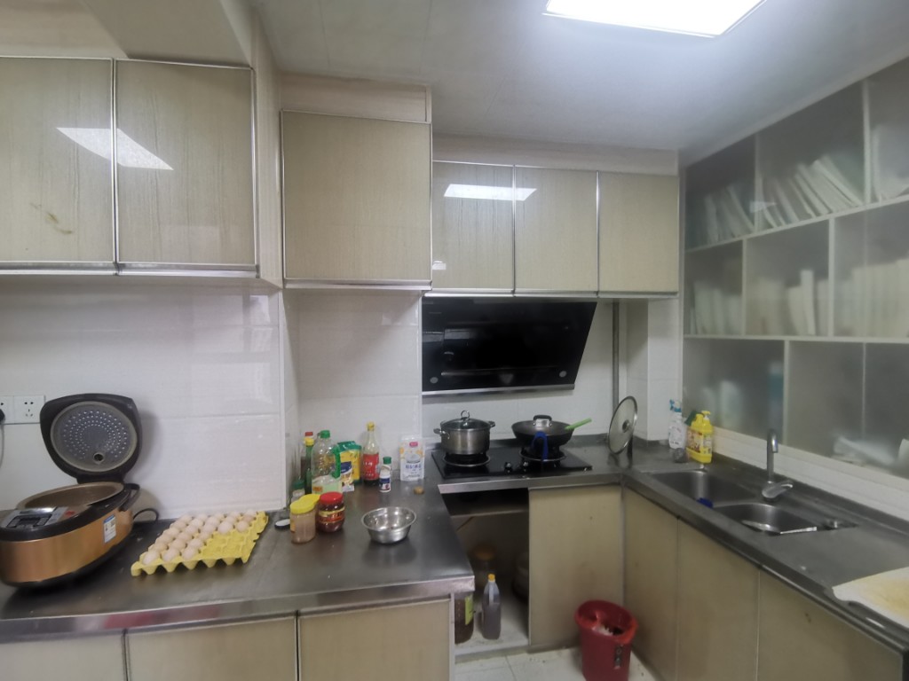 美的城四期 3室2厅2卫 90.0万 美的城四期 3室2厅2卫 90.0万客厅