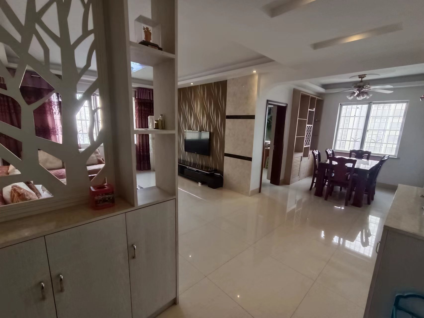 玫瑰名城梧桐园 4室2厅2卫 84.0万 玫瑰名城梧桐园 4室2厅2卫 84.0万客厅