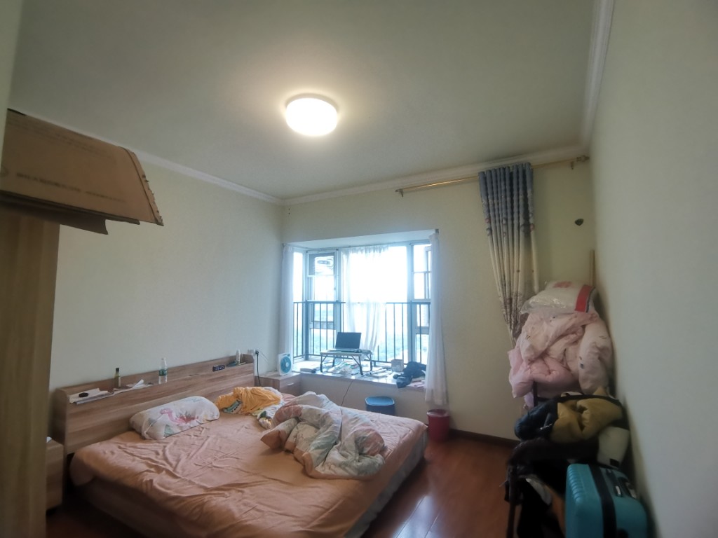 美的城四期 3室2厅2卫 90.0万 美的城四期 3室2厅2卫 90.0万客厅