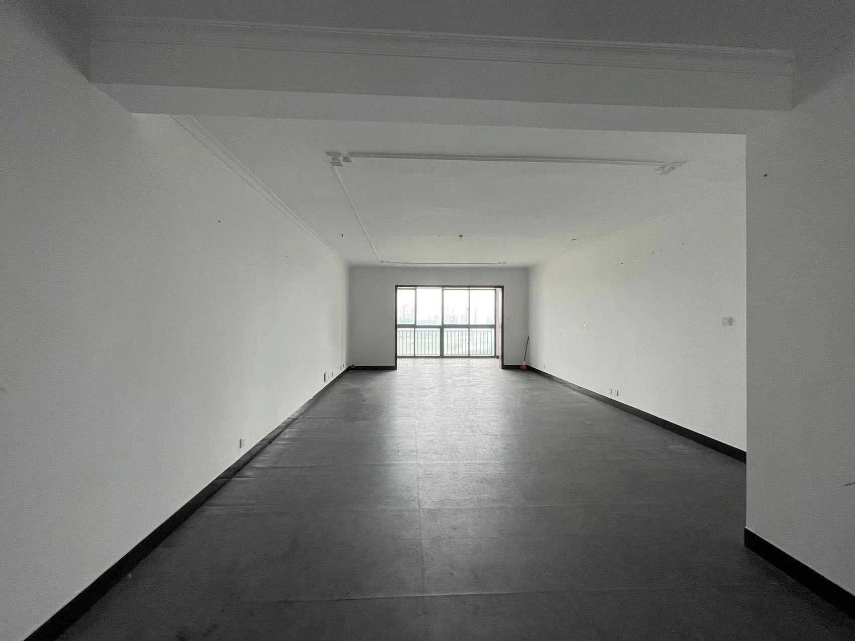 水岸春天 4室2厅2卫 118.0万 水岸春天 4室2厅2卫 118.0万客厅