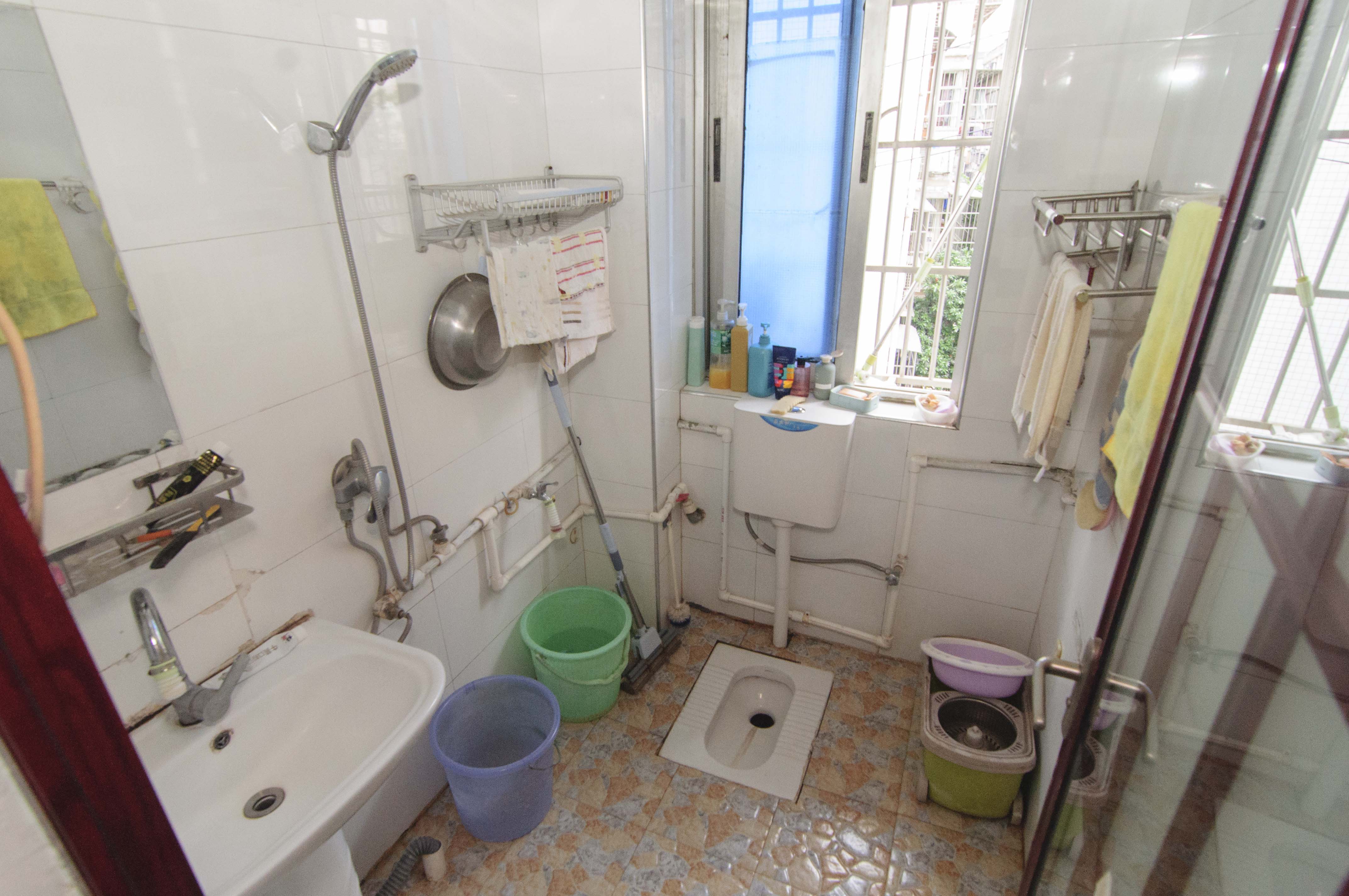 南建公寓  2室2厅1卫   58.80万卫生间