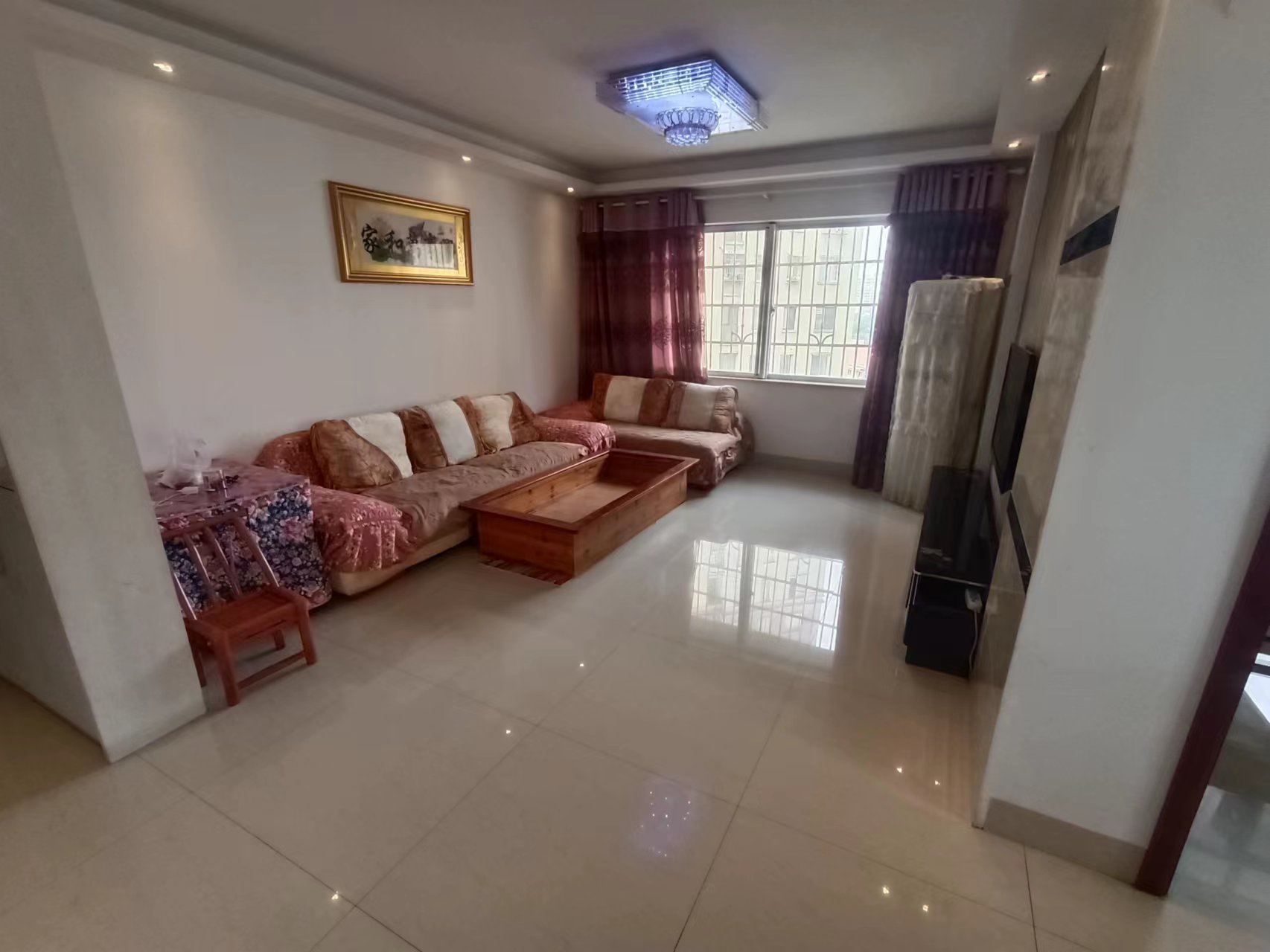 玫瑰名城梧桐园 4室2厅2卫 84.0万 玫瑰名城梧桐园 4室2厅2卫 84.0万客厅