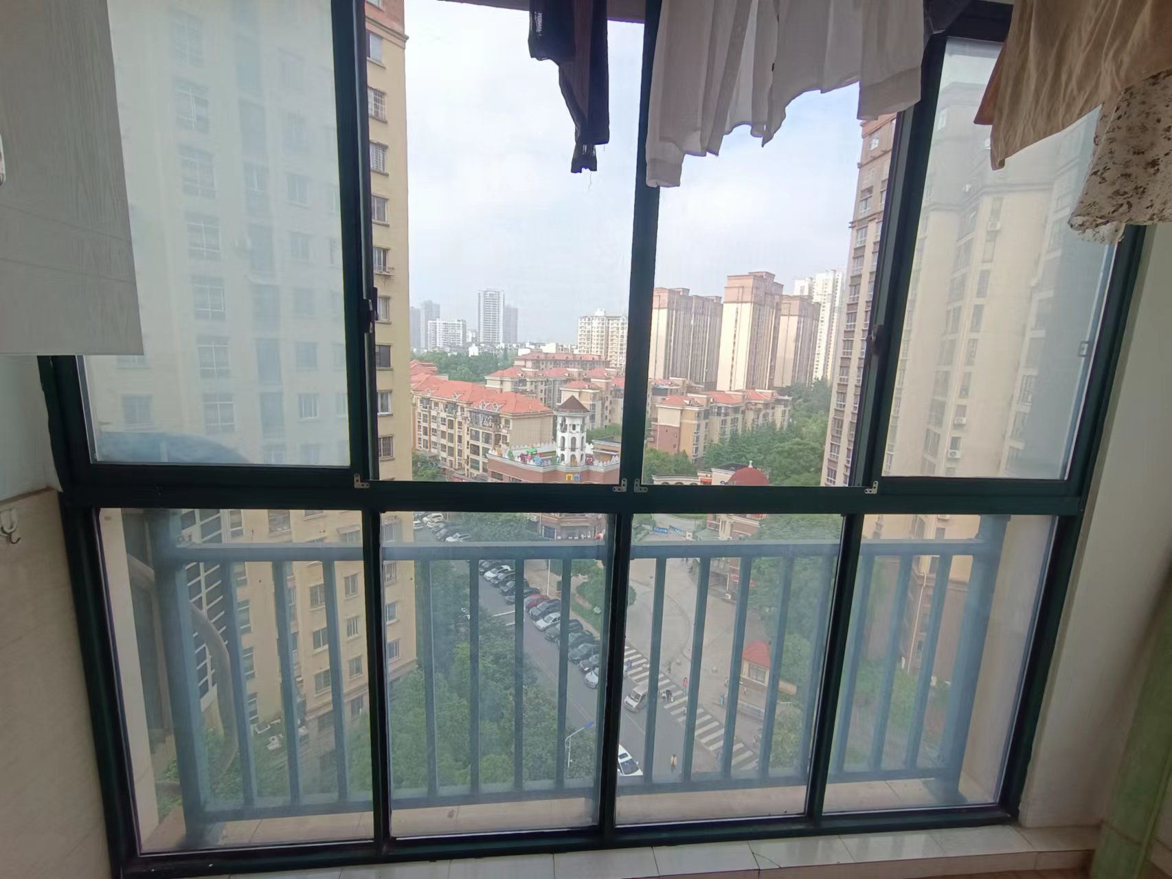 玫瑰名城梧桐园 4室2厅2卫 84.0万 玫瑰名城梧桐园 4室2厅2卫 84.0万客厅