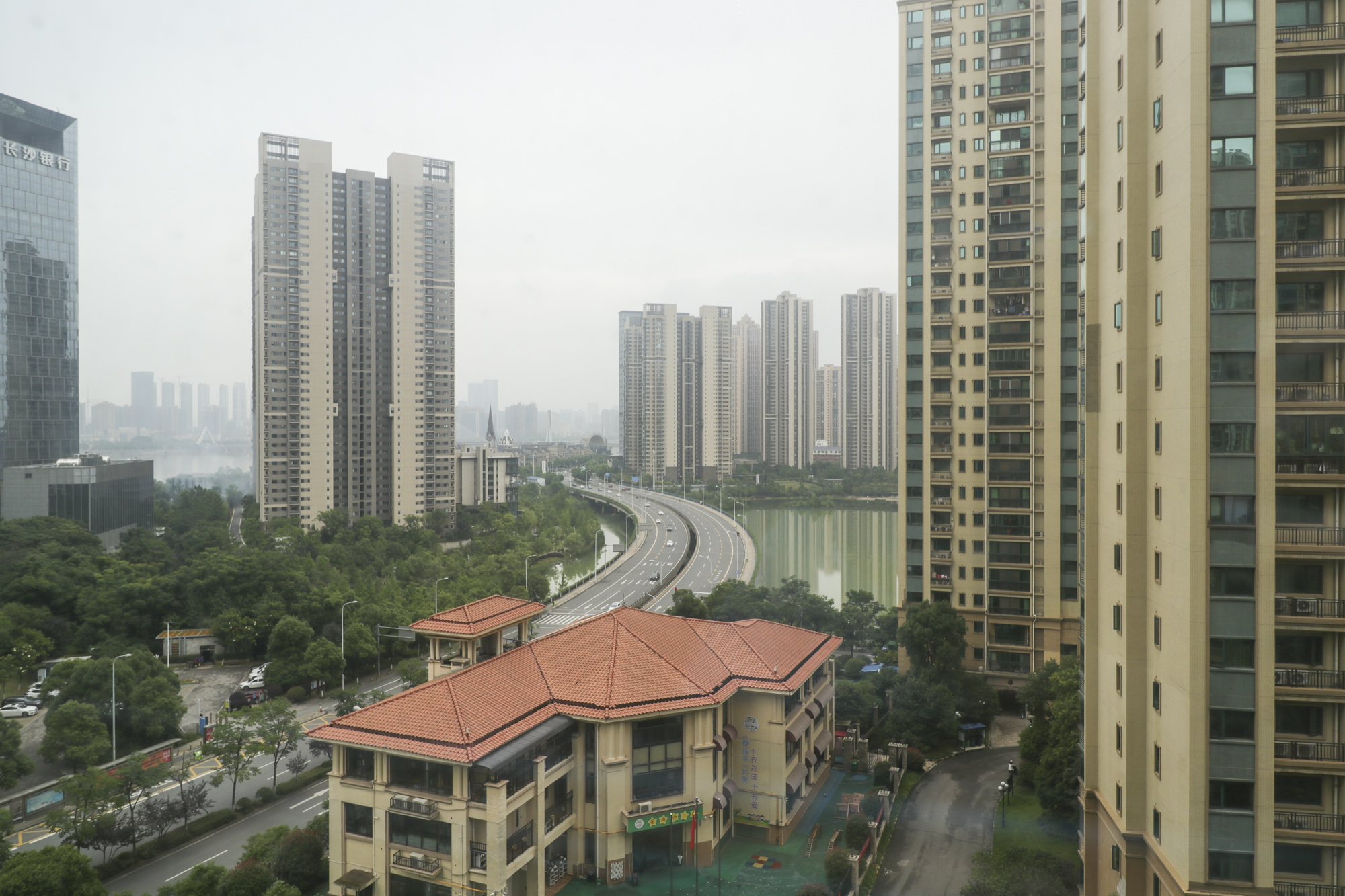 恒大御景湾  3室2厅2卫    204.89万阳台