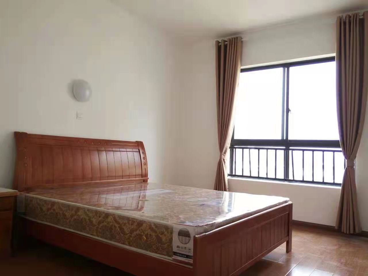 玫瑰名城橡树园 3室2厅2卫 76.0万 玫瑰名城橡树园 3室2厅2卫 76.0万客厅