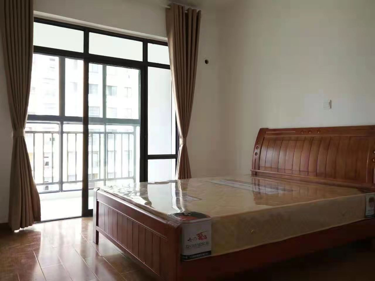 玫瑰名城橡树园 3室2厅2卫 76.0万 玫瑰名城橡树园 3室2厅2卫 76.0万客厅