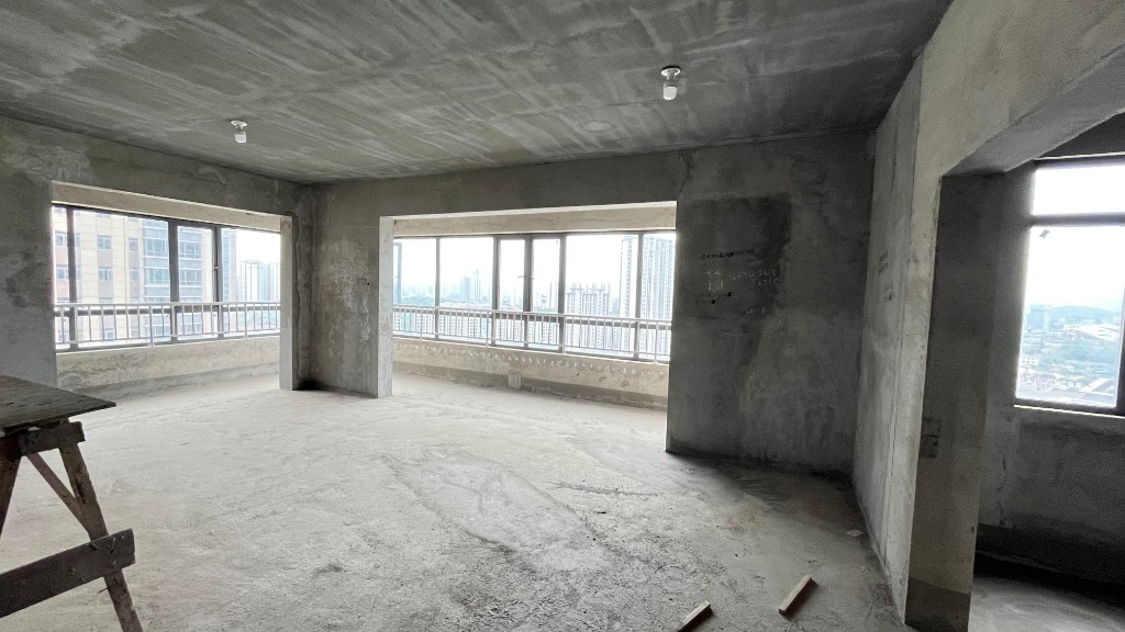 水木阳光里 4室2厅2卫 96.8万 水木阳光里 4室2厅2卫 96.8万客厅