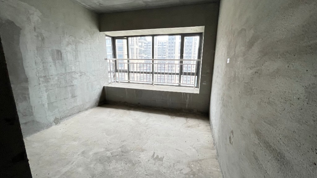 水木阳光里 4室2厅2卫 96.8万 水木阳光里 4室2厅2卫 96.8万客厅