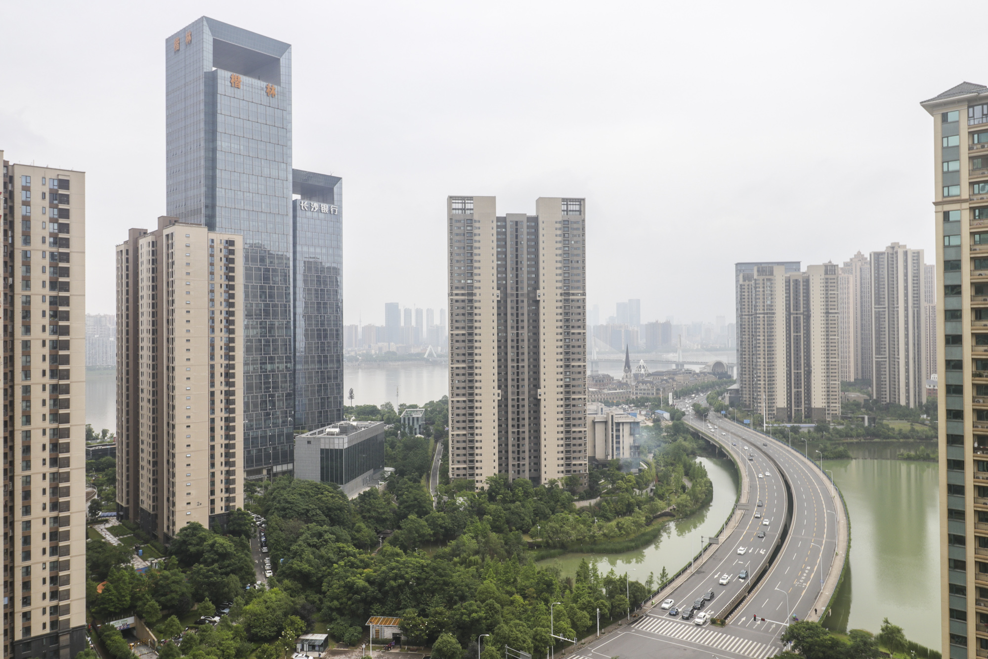 恒大御景湾  3室2厅1卫    178.0万阳台