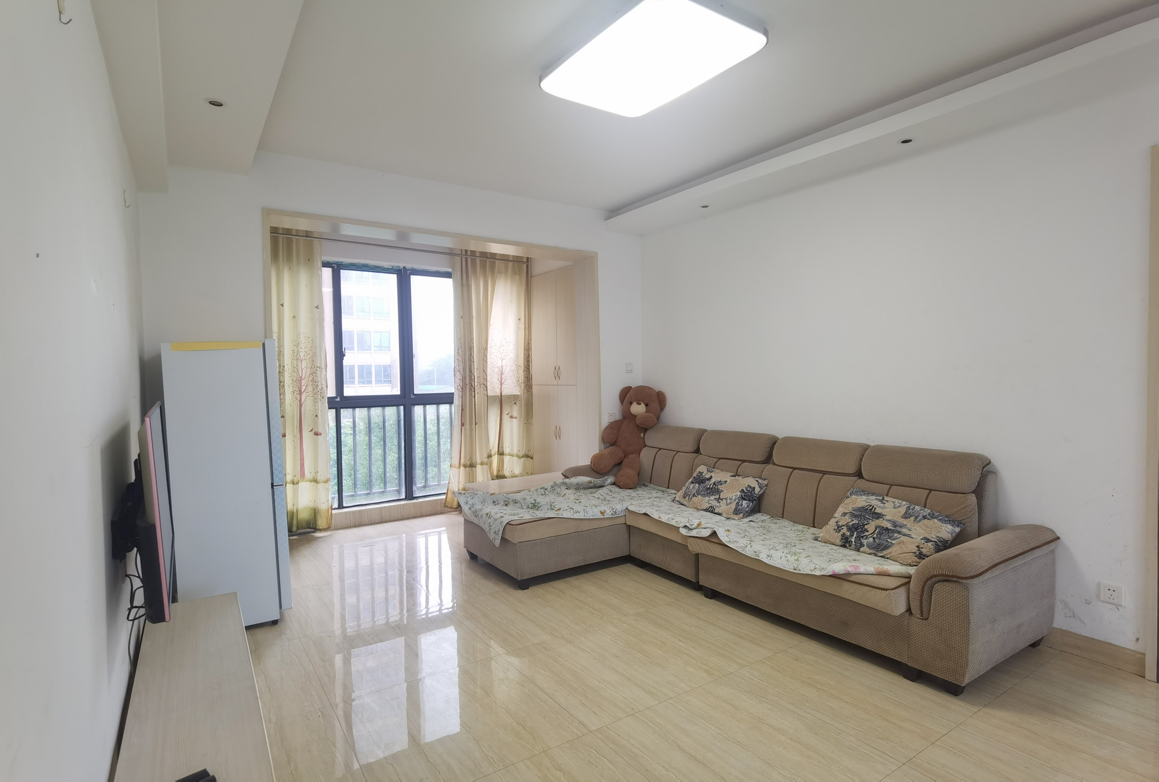 泰山公馆 2室2厅1卫 50.0万 泰山公馆 2室2厅1卫 50.0万客厅