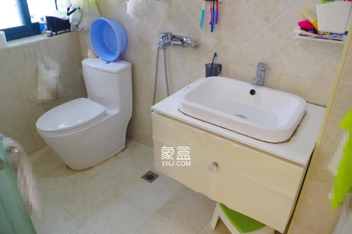 经世皇城 3室2厅2卫 105.0万 经世皇城 3室2厅2卫 105.0万客厅