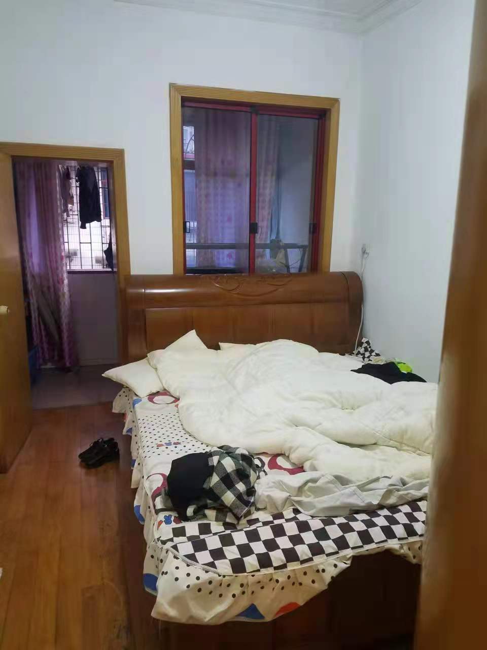 庆云山庄(里面有石塘冲) 2室2厅1卫 25.8万 庆云山庄(里面有石塘冲) 2室2厅1卫 25.8万客厅