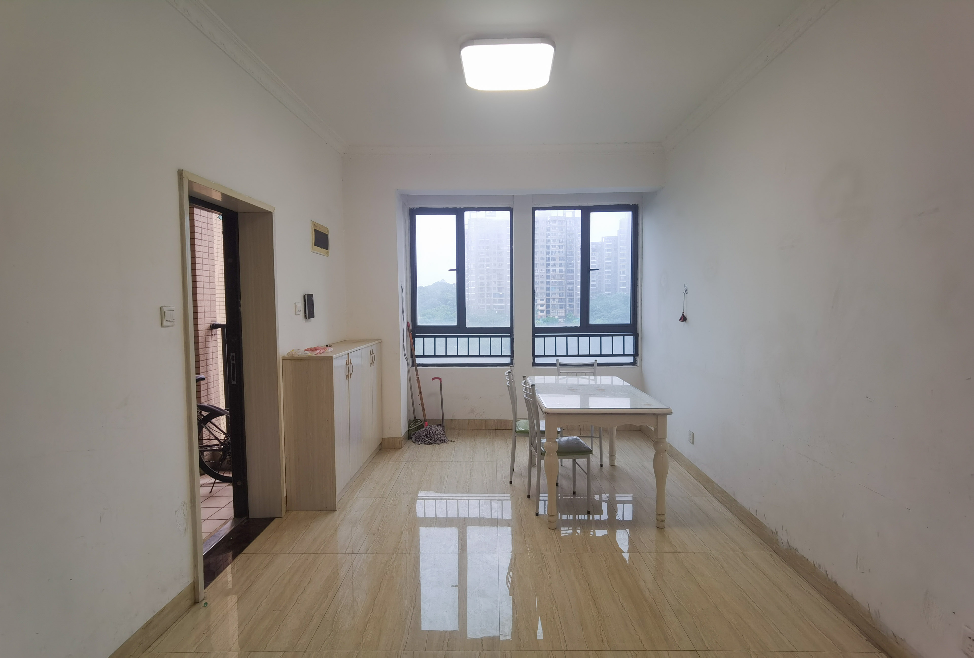 泰山公馆 2室2厅1卫 50.0万 泰山公馆 2室2厅1卫 50.0万客厅