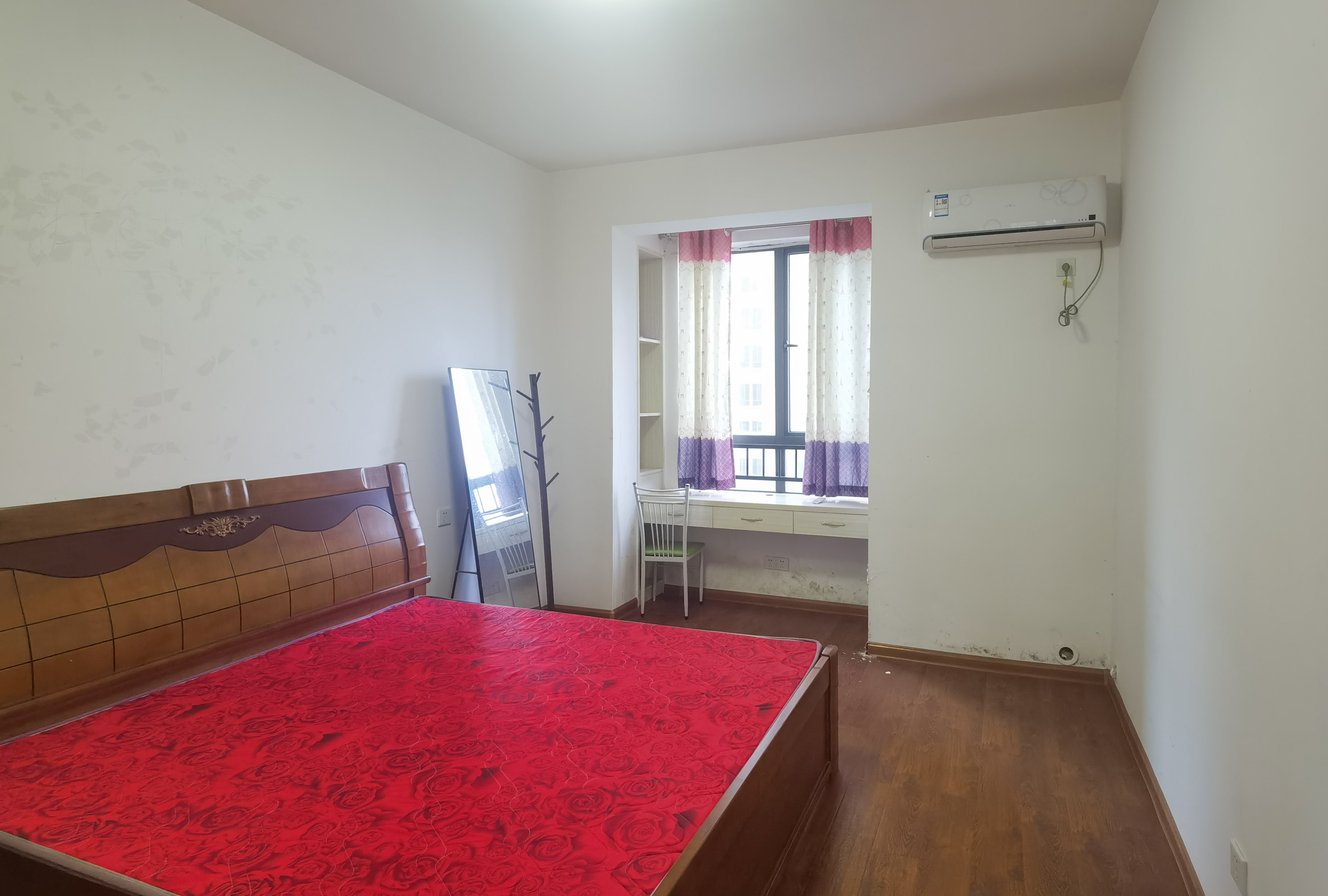 泰山公馆 2室2厅1卫 50.0万 泰山公馆 2室2厅1卫 50.0万客厅