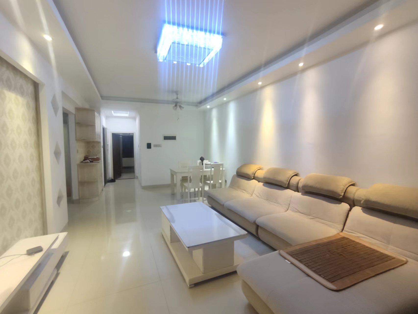 泰山公馆 2室1厅1卫 58.0万 泰山公馆 2室1厅1卫 58.0万客厅