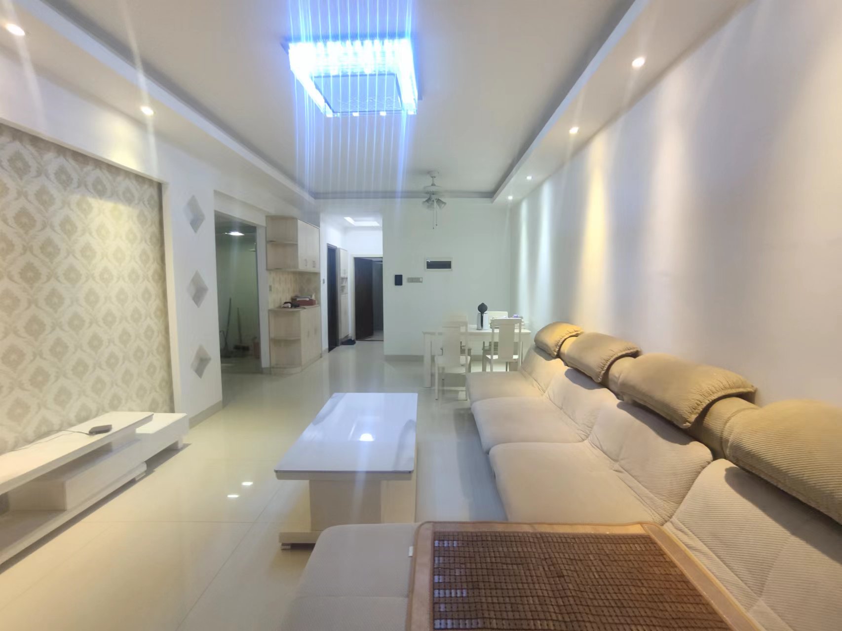 泰山公馆 2室1厅1卫 58.0万 泰山公馆 2室1厅1卫 58.0万客厅