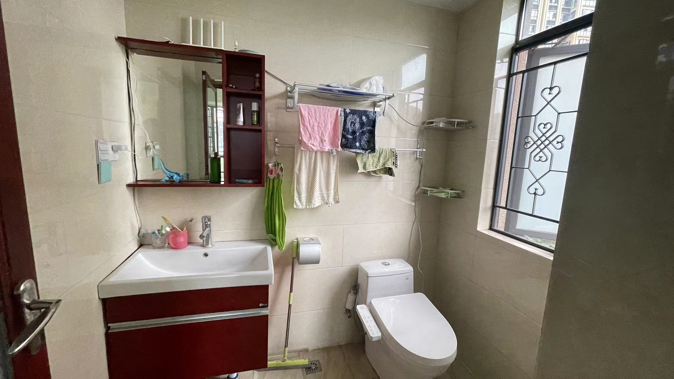 经世龙城 3室2厅2卫 65.0万 经世龙城 3室2厅2卫 65.0万客厅