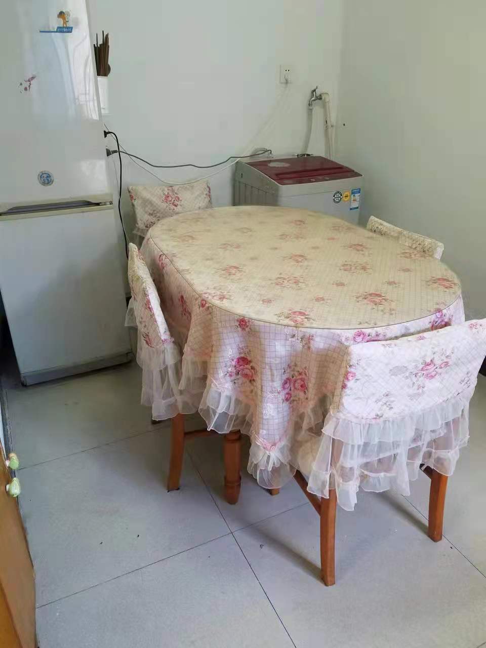 庆云山庄(里面有石塘冲) 2室2厅1卫 25.8万 庆云山庄(里面有石塘冲) 2室2厅1卫 25.8万客厅