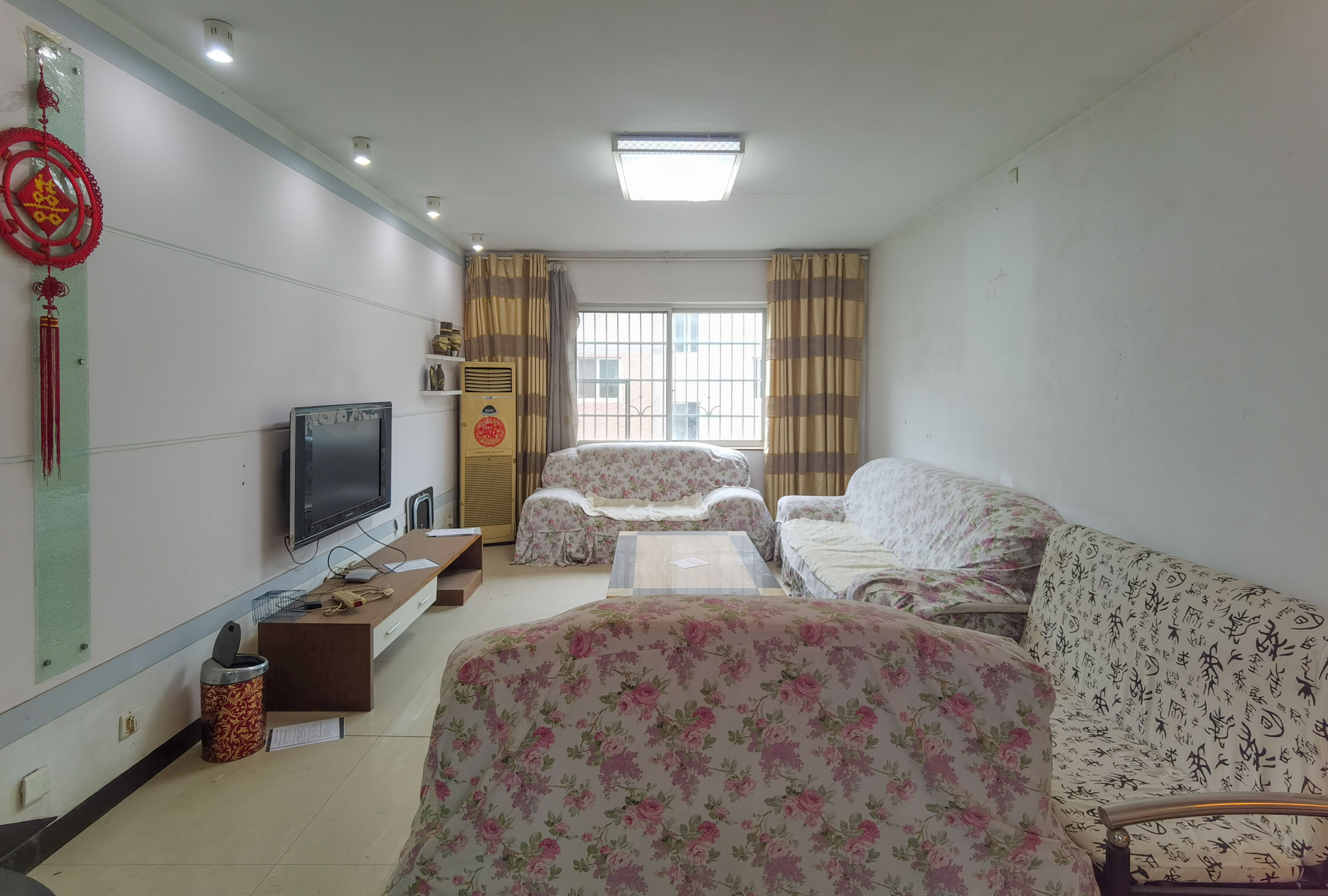 楠湖山庄  4室2厅1卫    76.0万 楠湖山庄  4室2厅1卫    76.0万客厅