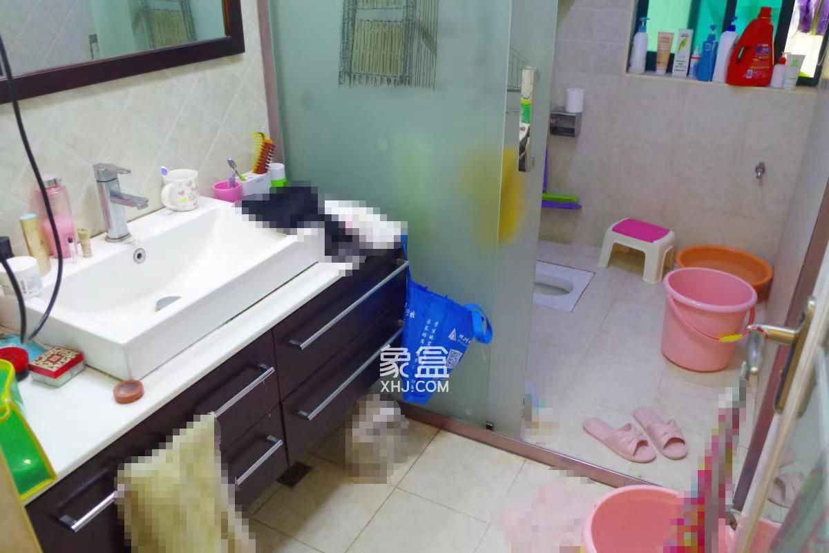 经世皇城 3室2厅2卫 105.0万 经世皇城 3室2厅2卫 105.0万客厅