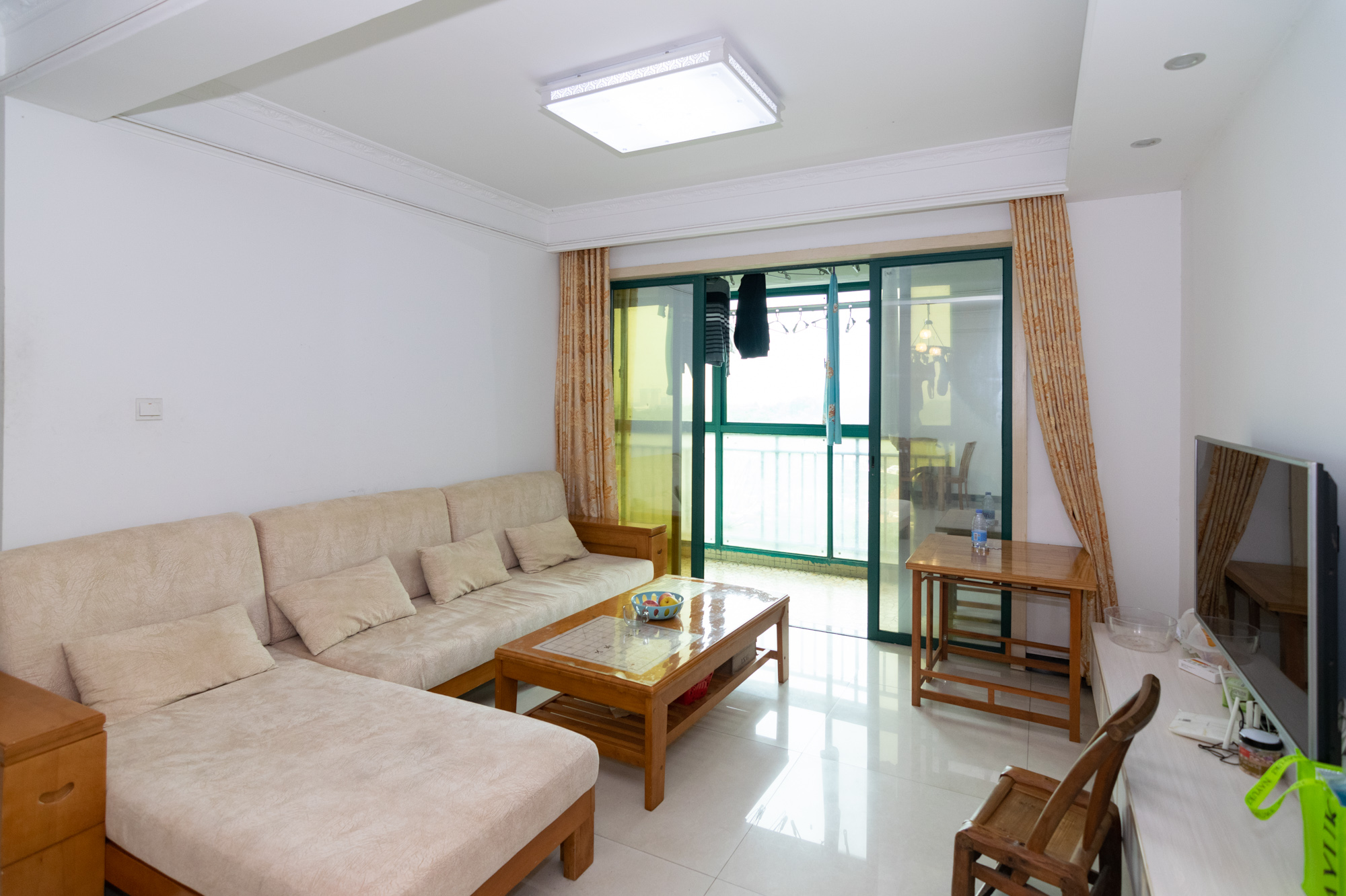 富基世纪公园 3室2厅2卫 78.80万 富基世纪公园 3室2厅2卫 78.80万客厅