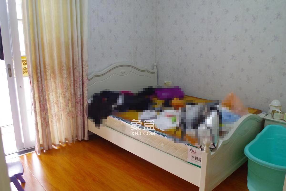 经世皇城 3室2厅2卫 105.0万 经世皇城 3室2厅2卫 105.0万客厅