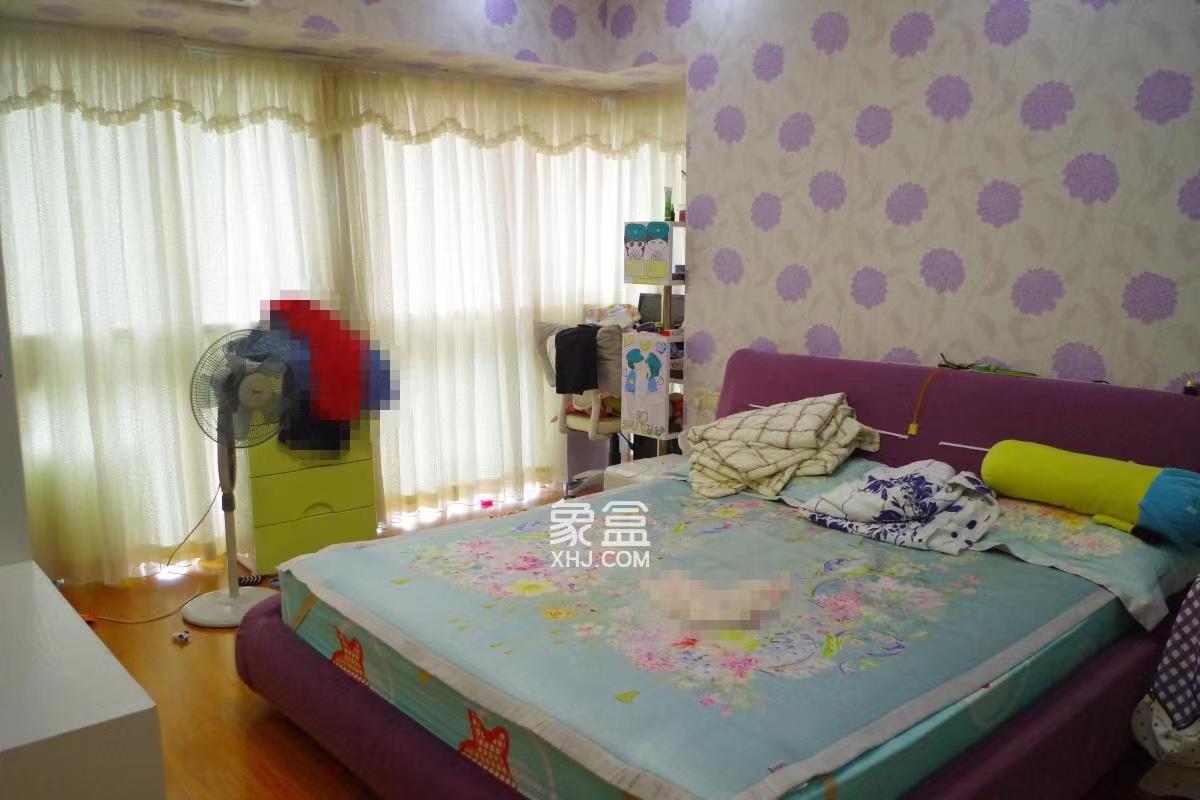 经世皇城 3室2厅2卫 105.0万 经世皇城 3室2厅2卫 105.0万客厅