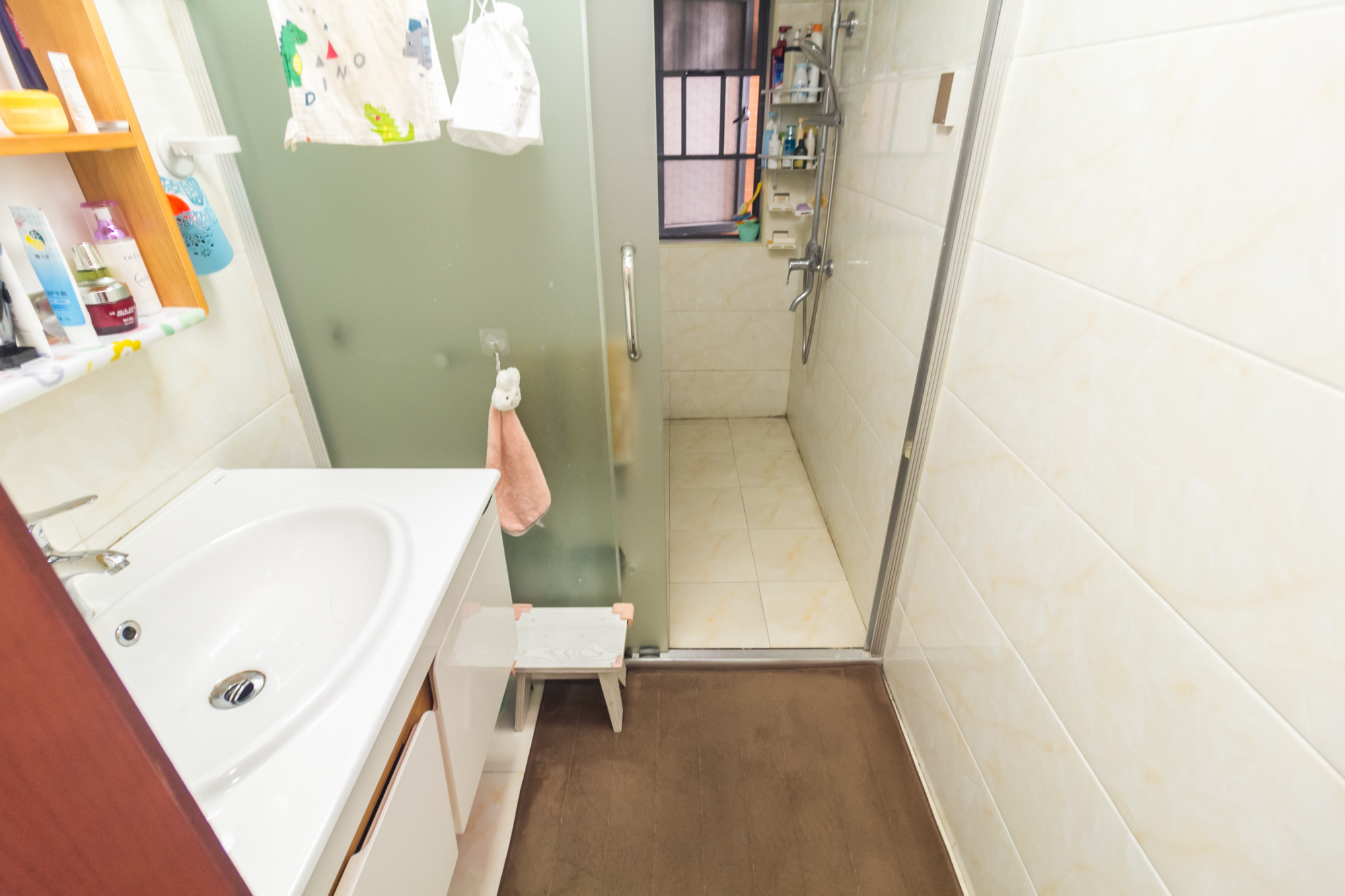 紫华郡  3室2厅2卫    79.8万卫生间