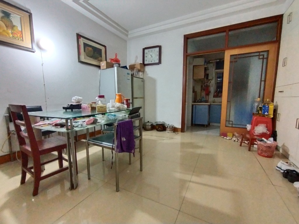 华湘苑 3室2厅1卫 39.8万 华湘苑 3室2厅1卫 39.8万客厅