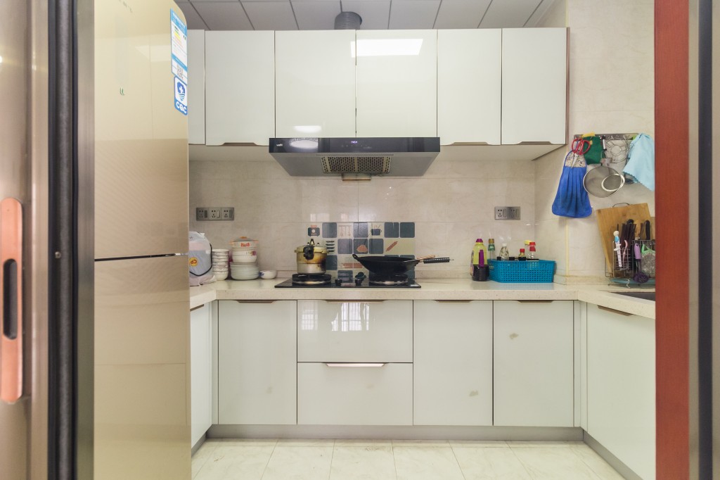 紫华郡  3室2厅2卫    79.8万厨房