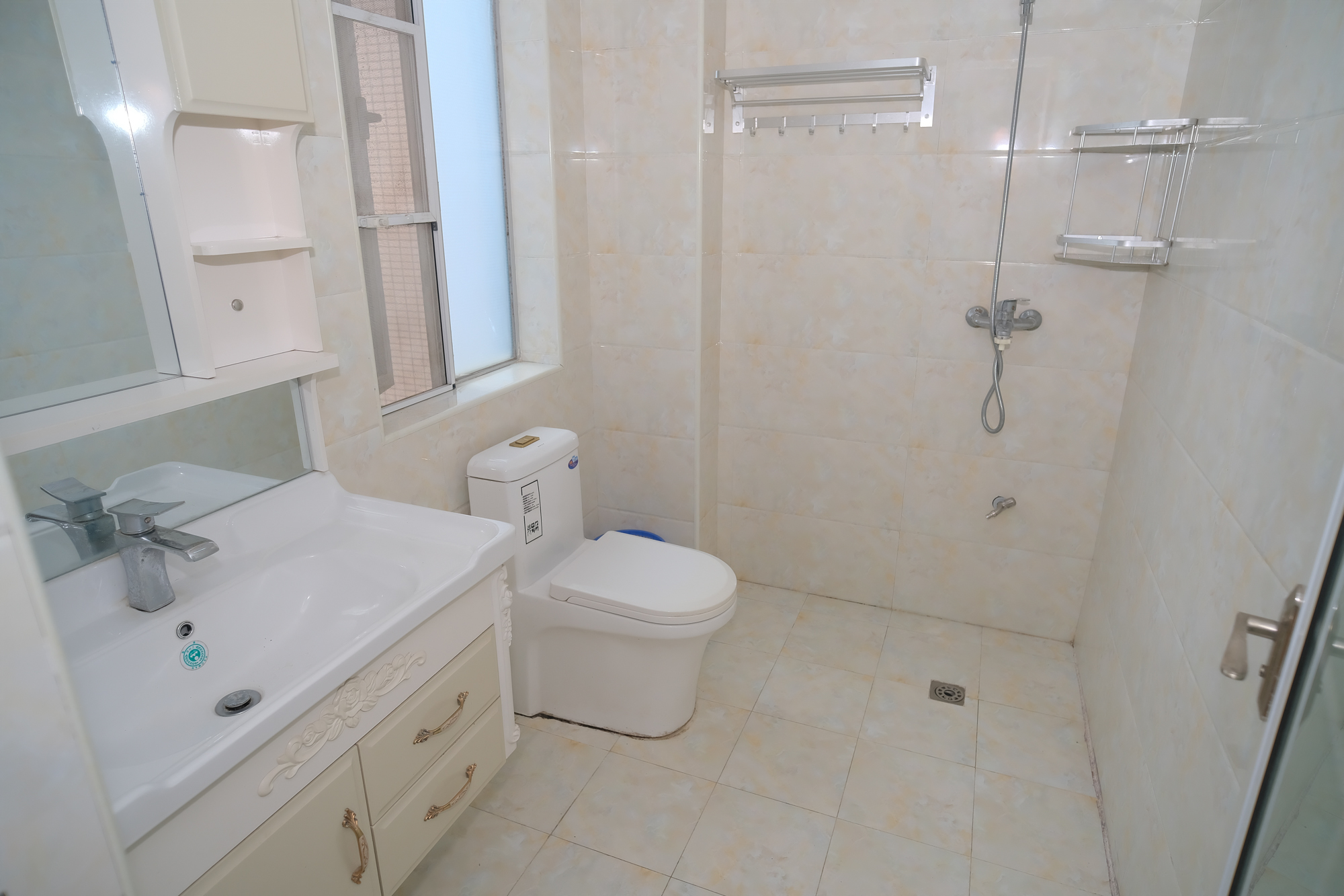 恒广国际景园一二区  3室2厅1卫    93.8万 恒广国际景园一二区  3室2厅1卫    93.8万卫生间