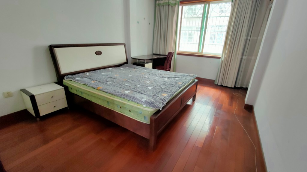 富绅花园 3室2厅1卫 62.00万 富绅花园 3室2厅1卫 62.00万客厅