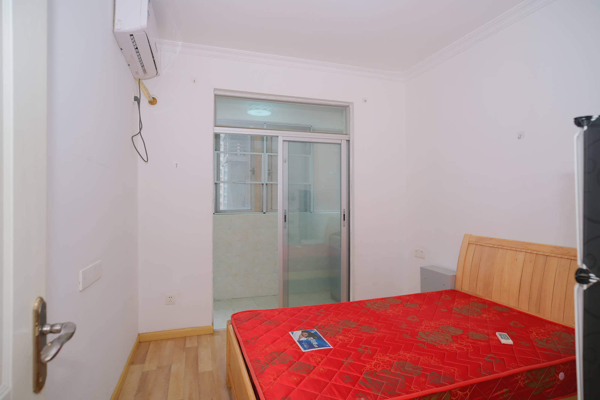 恒广国际景园一二区  3室2厅1卫    93.8万 恒广国际景园一二区  3室2厅1卫    93.8万卧室