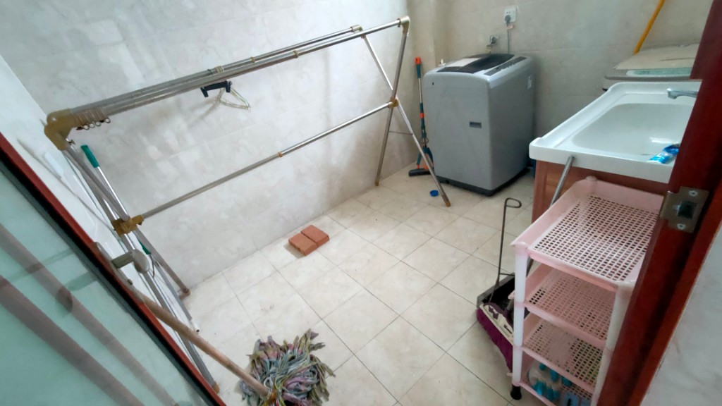 富绅花园 3室2厅1卫 62.00万 富绅花园 3室2厅1卫 62.00万客厅