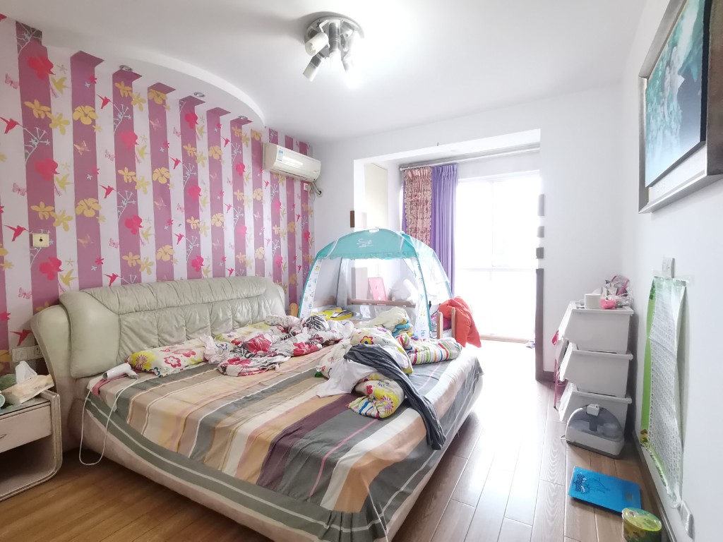 时代雅园  3室2厅2卫    65.0万 时代雅园  3室2厅2卫    65.0万客厅