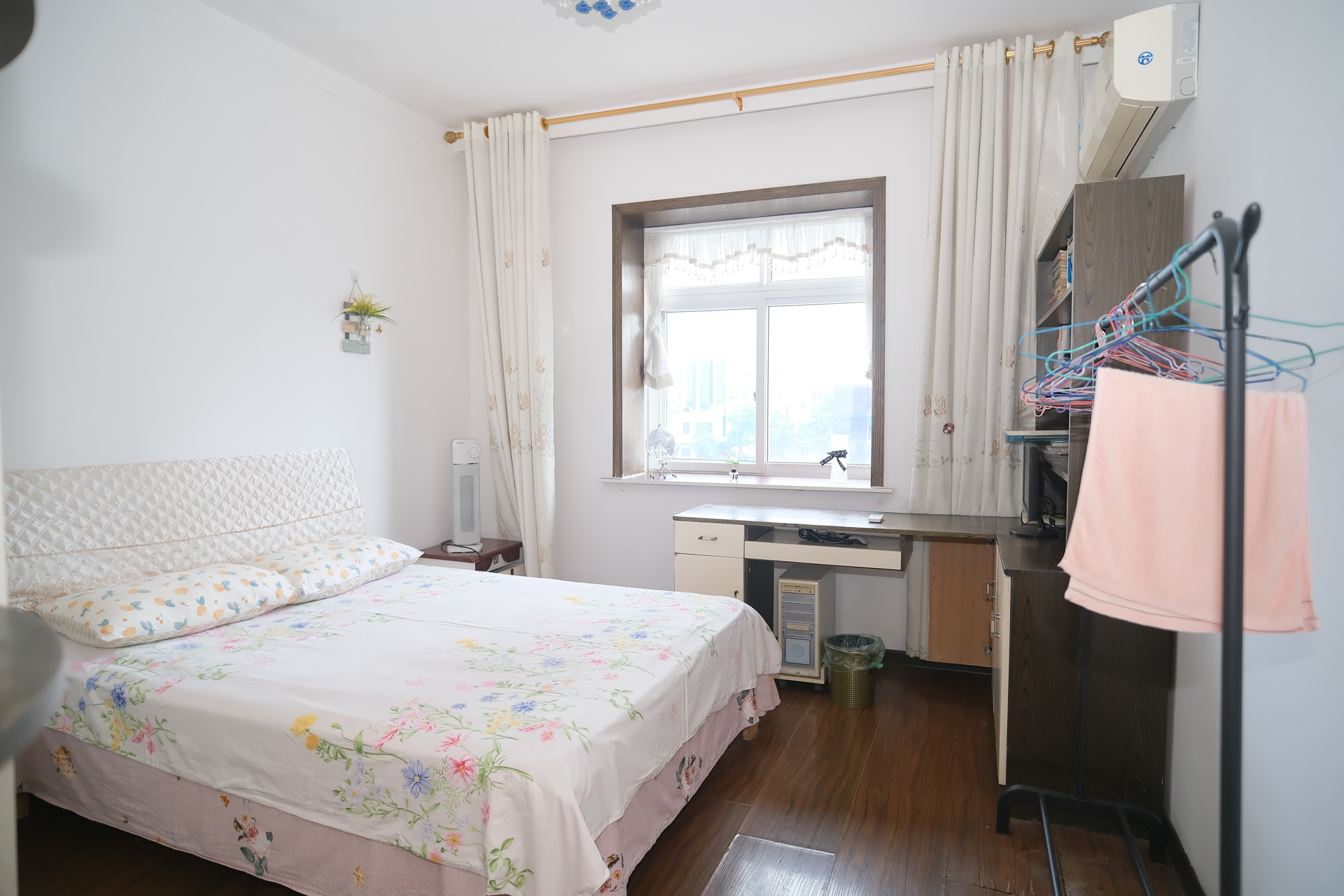 楚天家园  3室2厅2卫   74.80万卧室