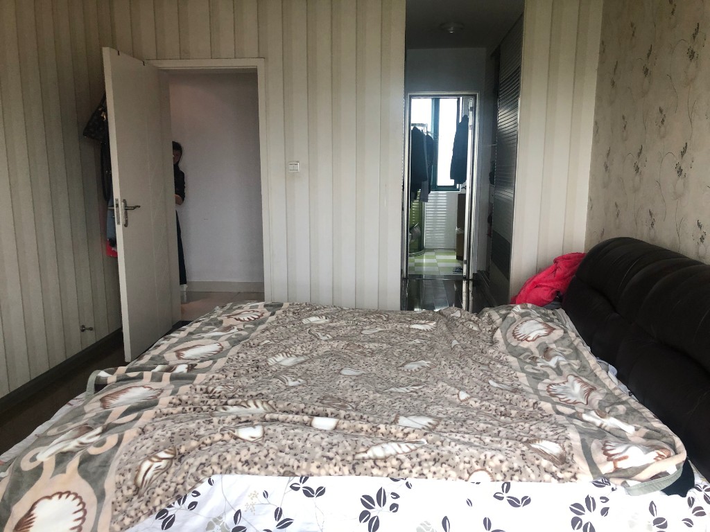 经世皇城 3室2厅2卫 58.8万 经世皇城 3室2厅2卫 58.8万客厅