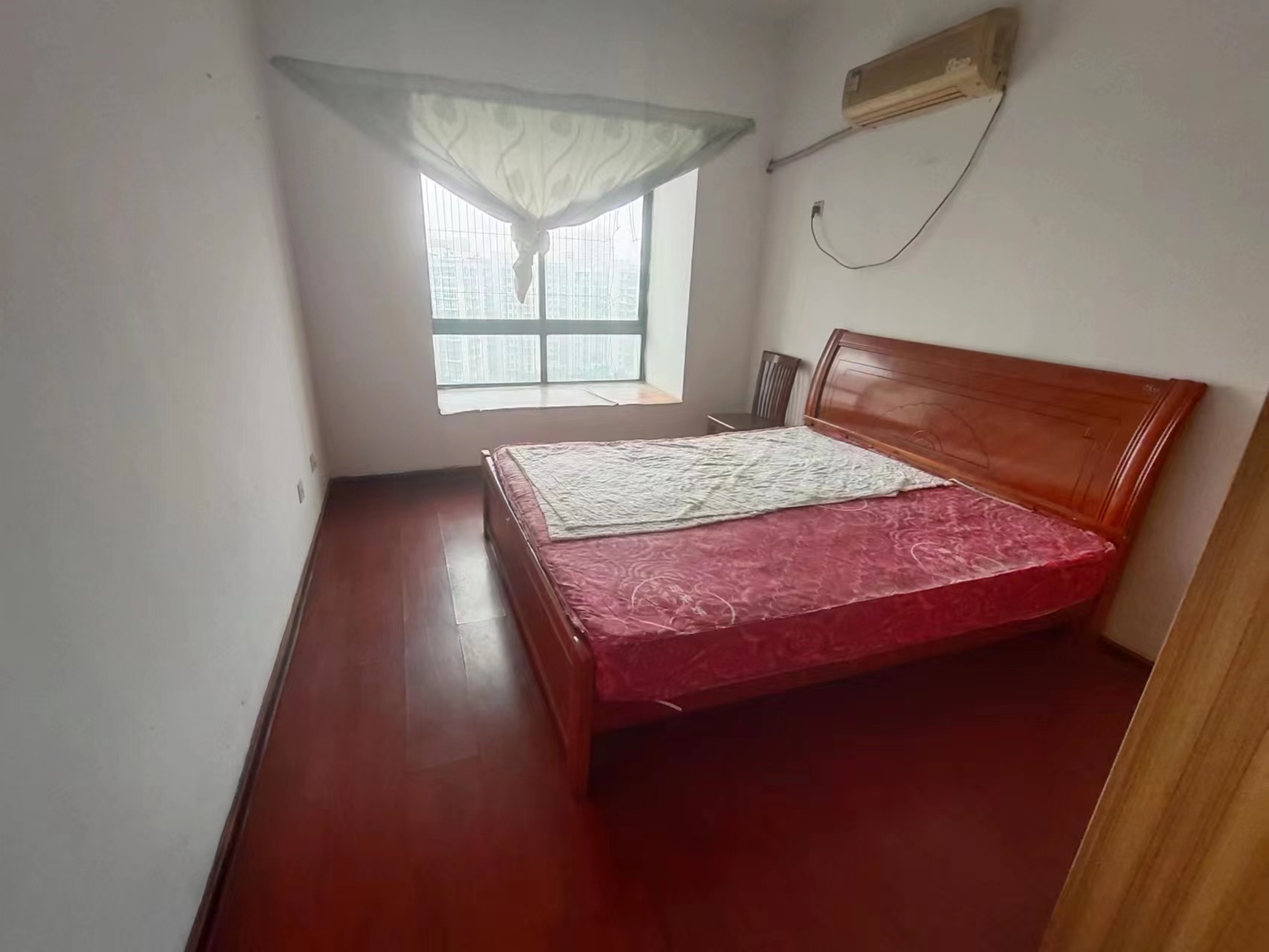 西域名邸  3室2厅2卫    90.0万 西域名邸  3室2厅2卫    90.0万客厅