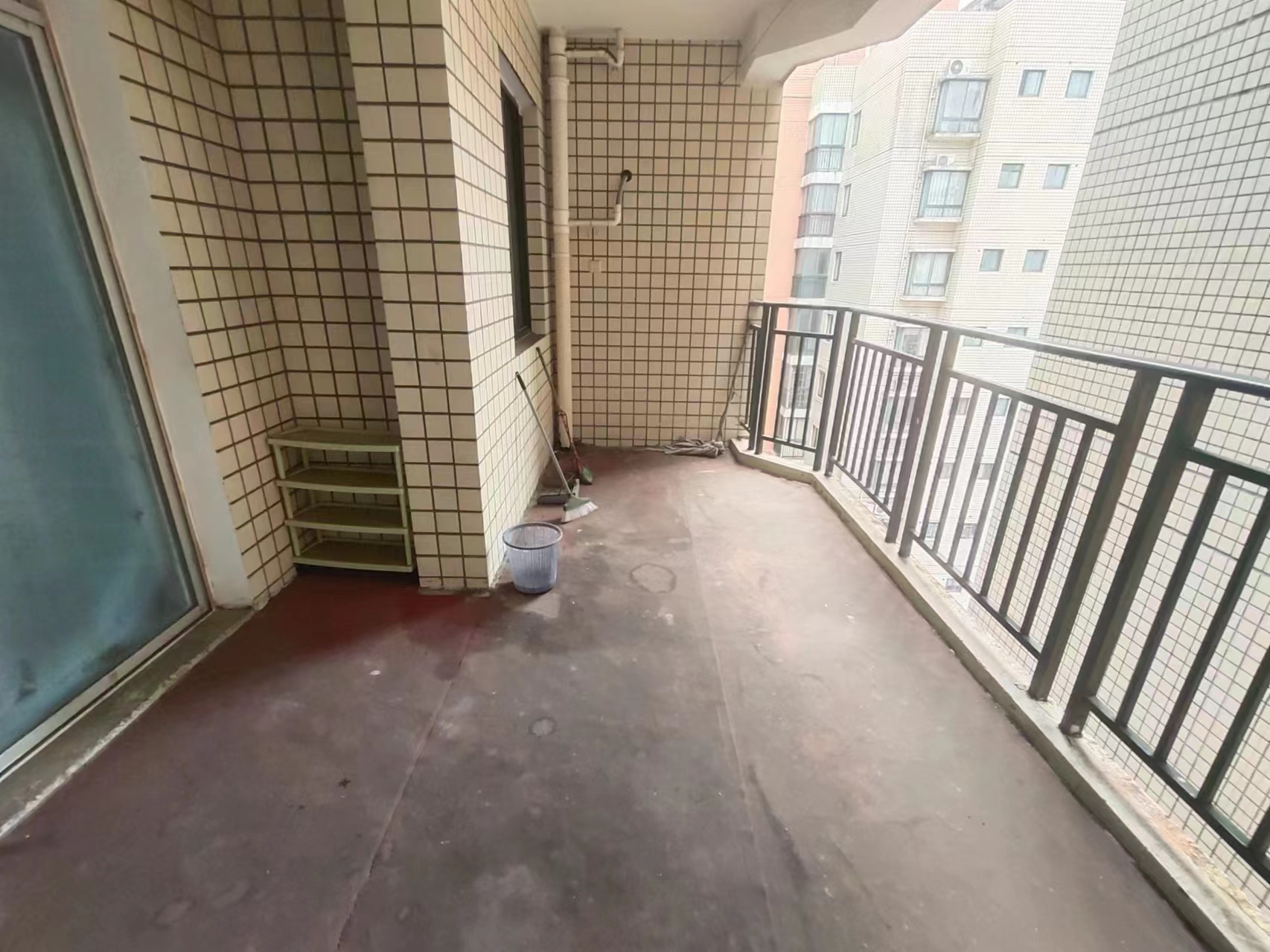 西域名邸  3室2厅2卫    90.0万 西域名邸  3室2厅2卫    90.0万客厅