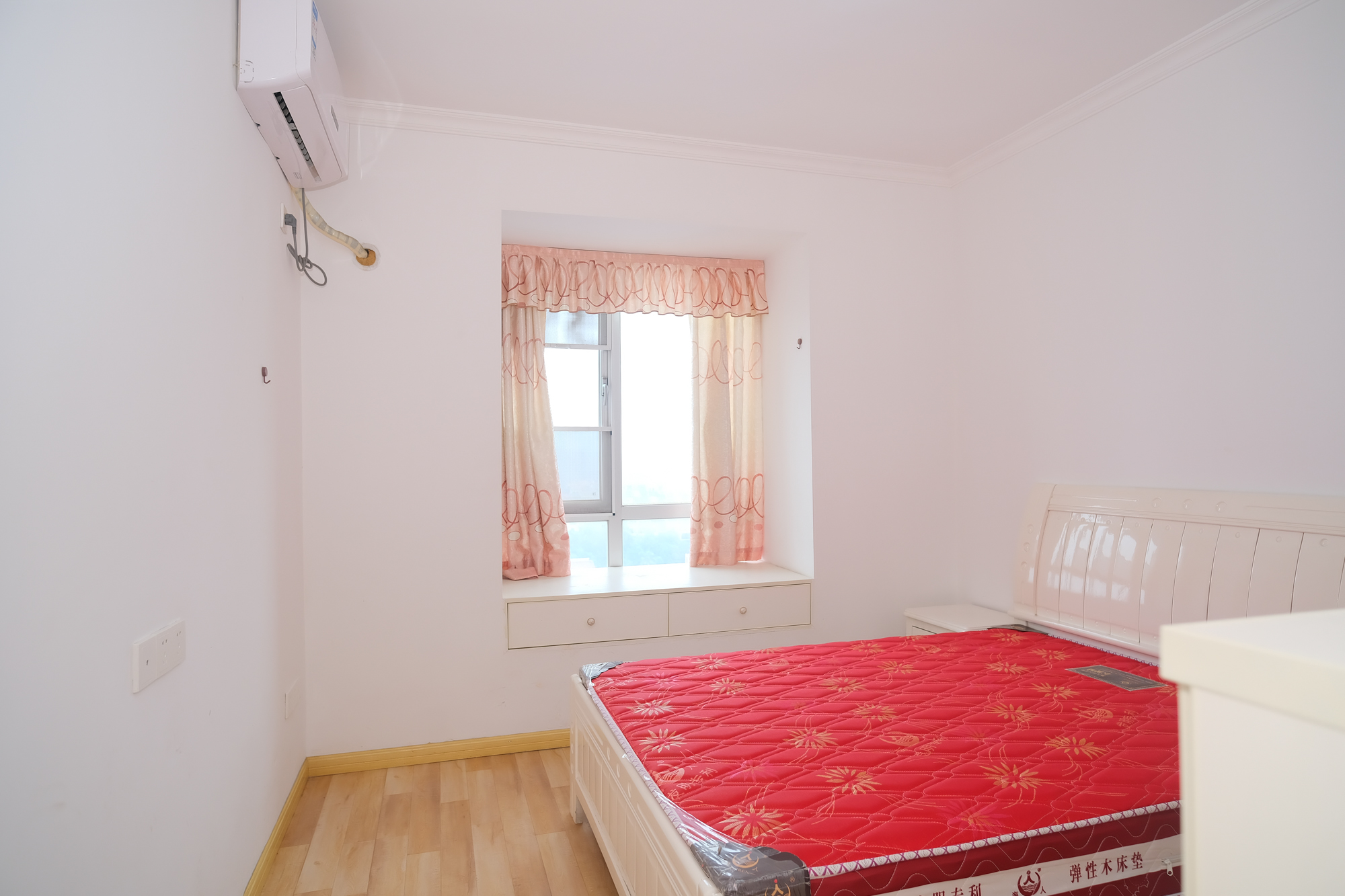 恒广国际景园一二区  3室2厅1卫    93.8万 恒广国际景园一二区  3室2厅1卫    93.8万卧室