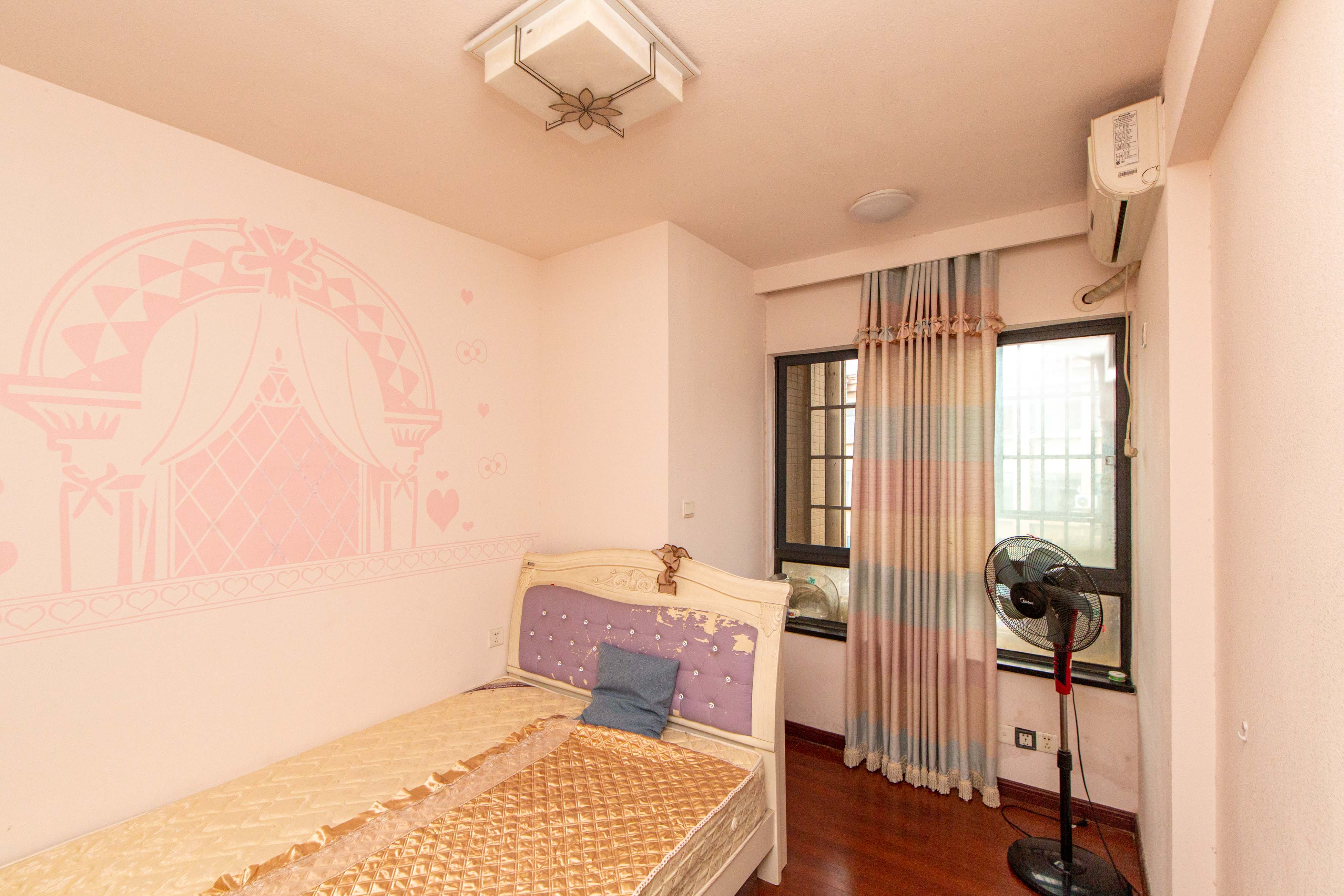 优山美地  3室2厅1卫    116.0万 优山美地  3室2厅1卫    116.0万卧室