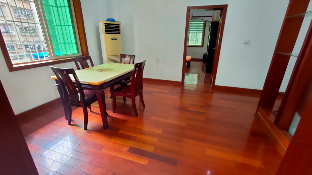 富绅花园 3室2厅1卫 62.00万 富绅花园 3室2厅1卫 62.00万客厅