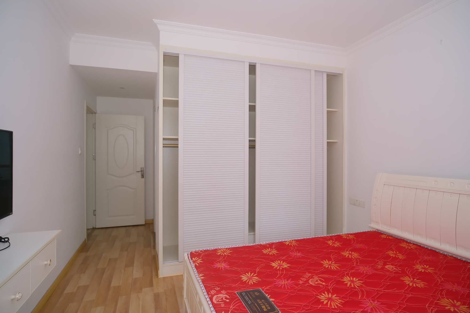 恒广国际景园一二区  3室2厅1卫    93.8万 恒广国际景园一二区  3室2厅1卫    93.8万卧室