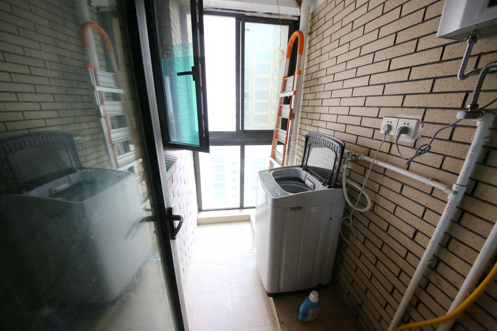 长房白沙湾  2室2厅1卫   103.00万阳台
