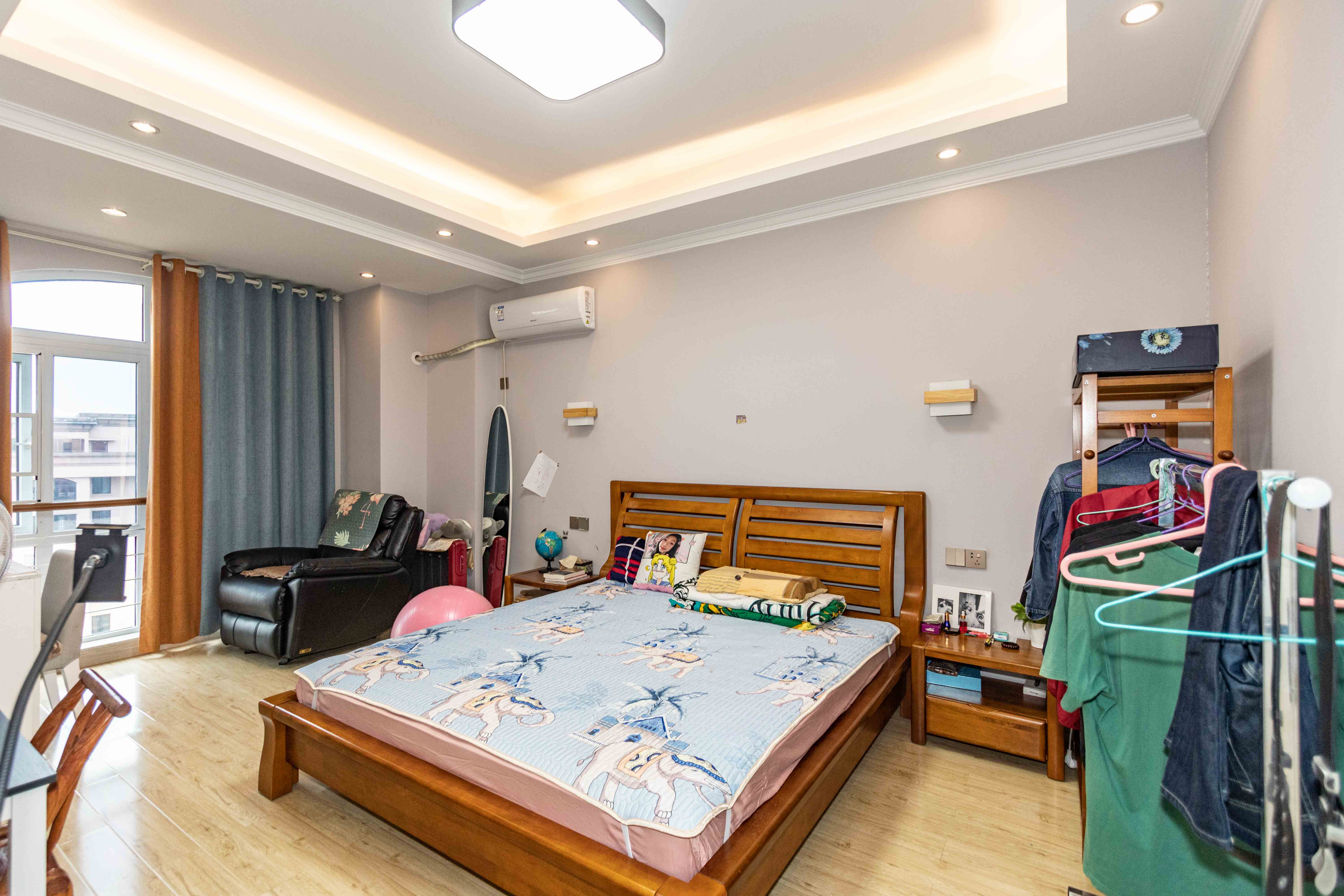 丽发新城  3室2厅2卫   112.00万卧室