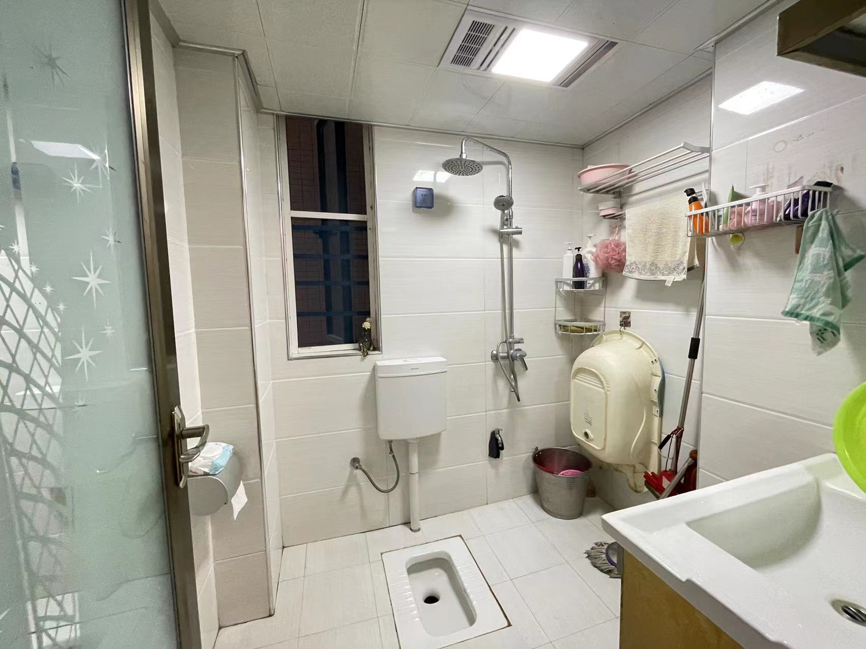 泰山公馆 2室2厅1卫 62.0万 泰山公馆 2室2厅1卫 62.0万客厅